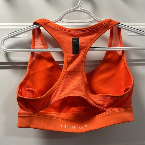 LES MILLS® Medium Impact Hero Bra - Picture 2 of 3